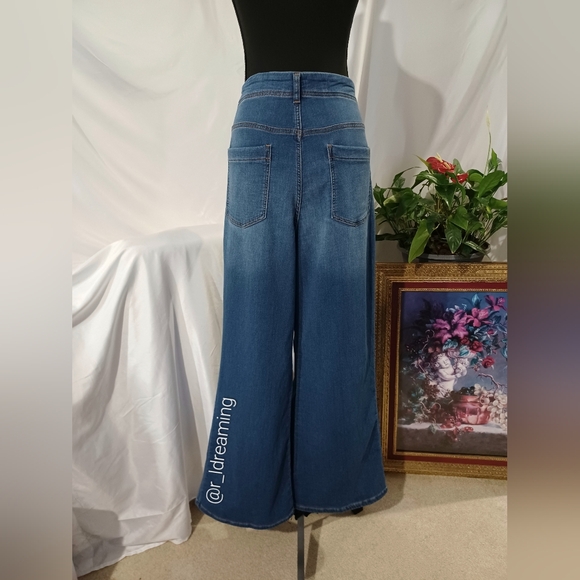 NWT The Adi Knit Mid-Rise Flare Jeans by Pilcro Size 33 In Frosted Blue Wash - Picture 5 of 8